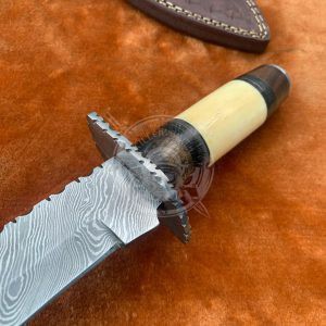 Custom Hand Forged Damascus Steel Hunting Short Bowie Knife With Leather Sheath - Image 4